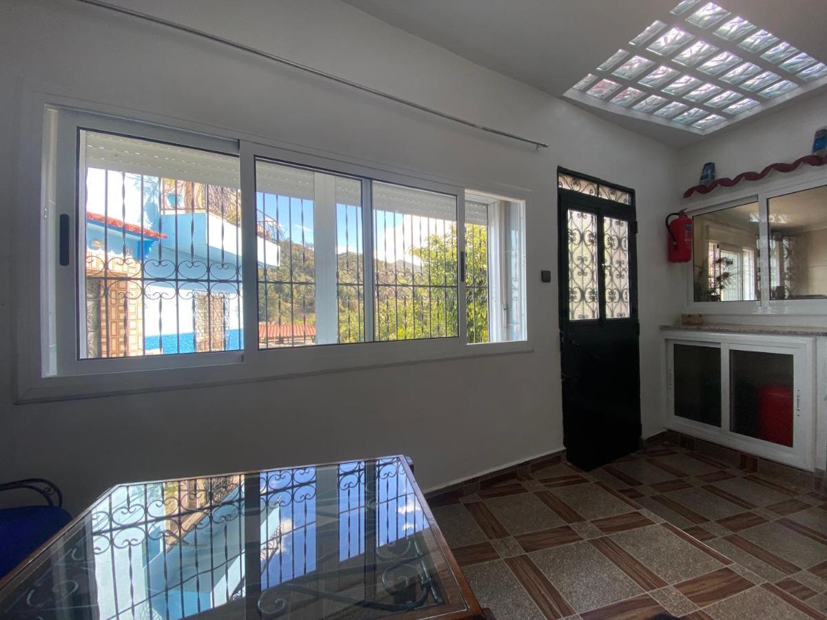 Maison D'Hote Bien Equipe Au Centre De 셰프샤우엔 외부 사진
